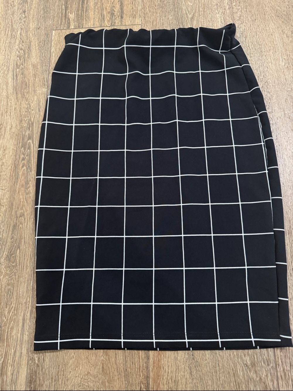 Fashion Nova Black Pencil Skirt with White Windowpane Grid